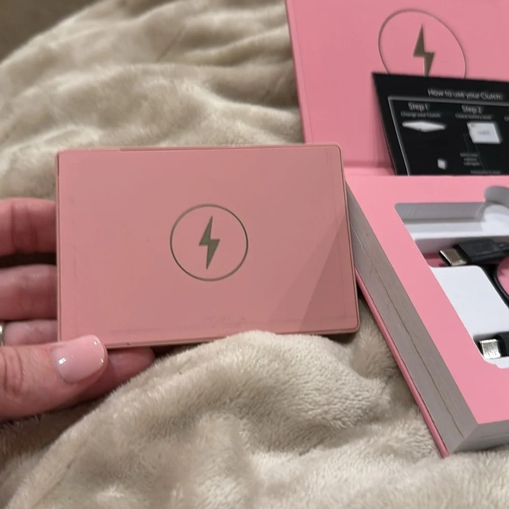 Clutch Pro Portable pink iPhone lightning Charger NWT in box